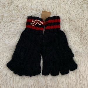 Hollister Knit Mittens